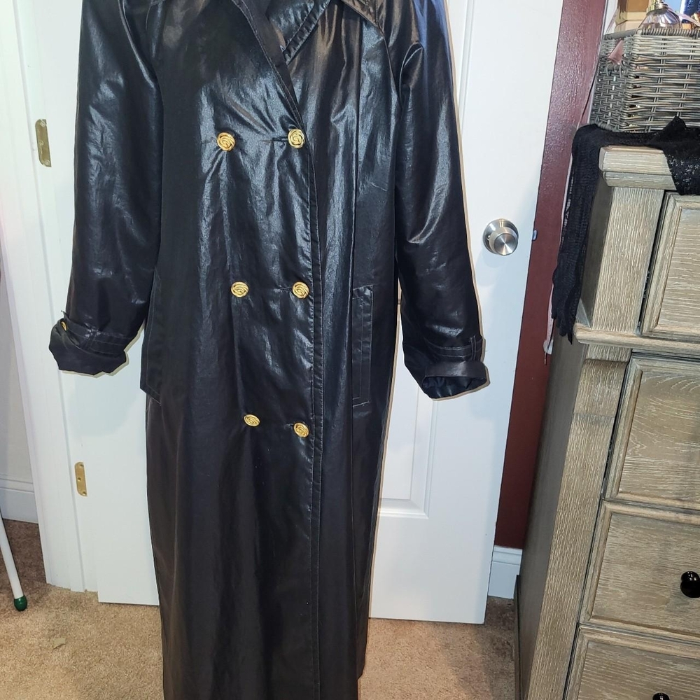 Sophisticated Black Double-Breasted Trench Coat